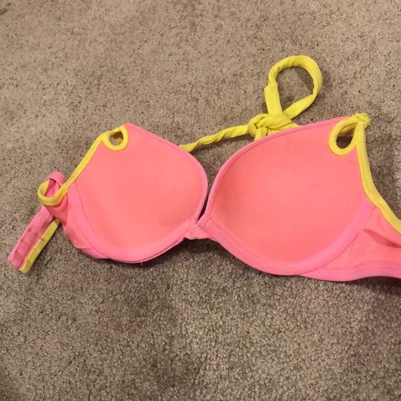 Victoria’s Secret Push-up Swimsuit Top - Picture 2 of 2